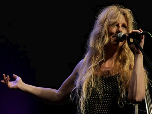 Click to play Le violoncelle ensorcelant de Caroline Lavelle