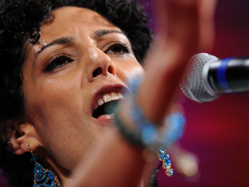 Click to play Suheir Hammad: Versek háborúról, békéről, nőkről és hatalomról