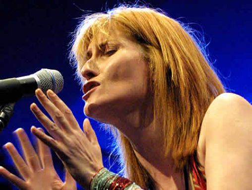 Click to play Eddi Reader chante à propos de "Ce que vous avez"