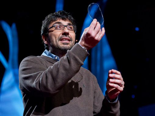 Click to play Fiorenzo Omenetto: Seda, o antigo material do futuro
