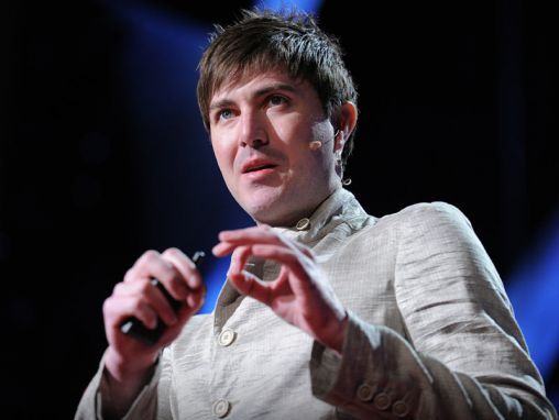 Click to play Aaron O'Connell: Dándole sentido a un objeto cuántico visible