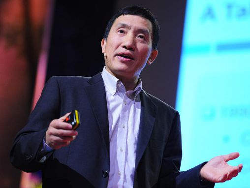 Click to play Yasheng Huang: ¿sofoca la democracia el crecimiento económico?