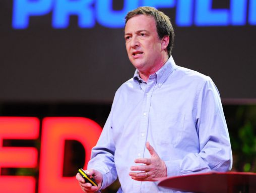 Click to play Misha Glenny: ¡Contratemos a los hackers!