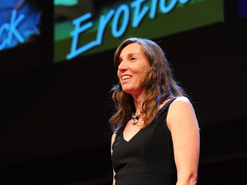 Click to play Amy Lockwood: vendiendo condones en el Congo