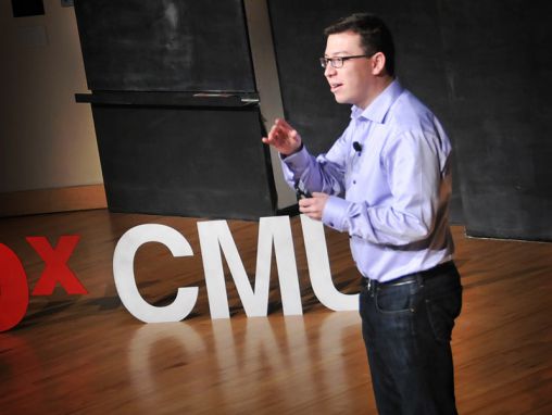 Click to play Luis von Ahn: colaboração online em escala massiva
