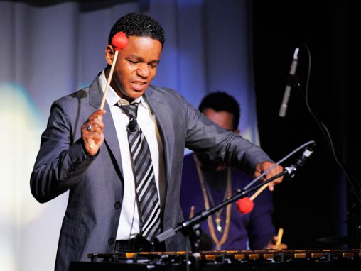 Click to play Stefon Harris: Não há erros no espaço da banda