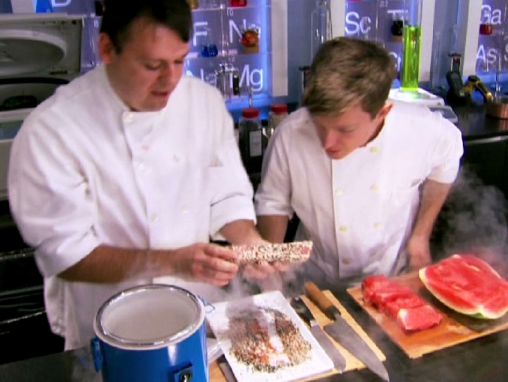 Click to play Homaro Cantu + Ben Roche: Culinária como Alquimia