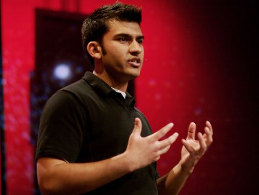 Click to play Anand Agarawala fait une démonstration de son espace de travail BumpTop