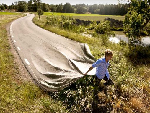 Click to play Erik Johansson: İmkansız fotoğrafçılık
