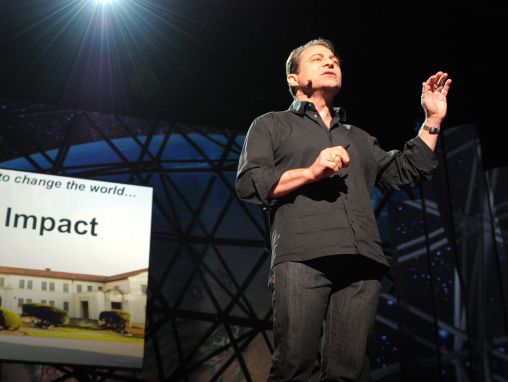 Click to play Peter Diamandis: Bolluk geleceğimiz