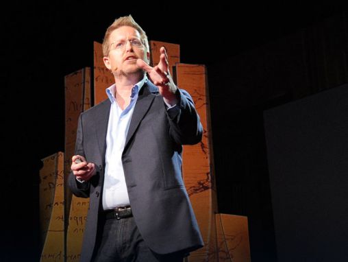 Click to play Andrew Stanton: Harika bir hikayeye götüren ipuçları