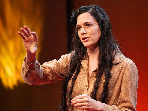 Click to play Taryn Simon: Soy kütüklerinin arkasındaki öyküler