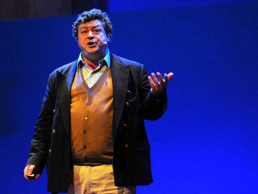 Click to play Rory Sutherland: Perspektif her şeydir