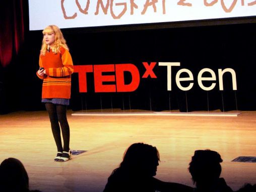 Click to play Tavi Gevinson: Hâlâ kendini anlamayı deneyen bir genç