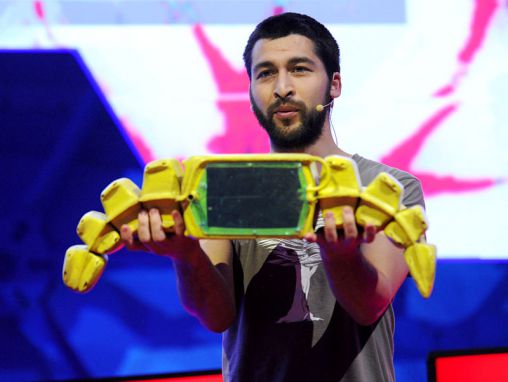 Click to play Cesar Harada: Petrol sızıntılarını temizlemek için yeni bir fikir