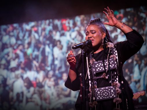 Thandiswa Mazwai: "Iyeza" y "Zabalaza"
