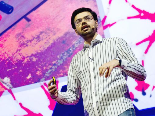 Click to play Vinay Venkatraman: Dijital kaynaklara ulaşamayanlar için “teknolojik el sanatları”