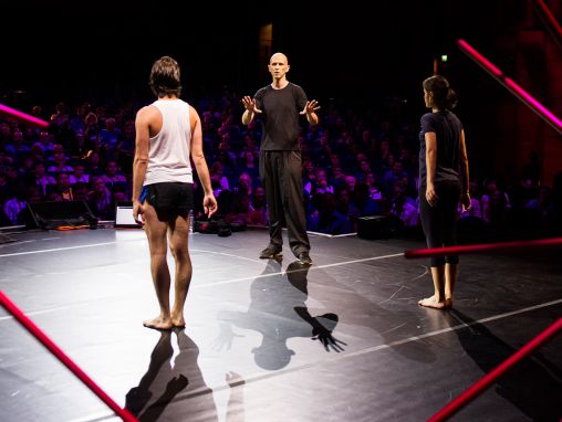 Click to play Vejn Mekgregor (Wayne McGregor): Kreativni proces koreografa u realnom vremenu