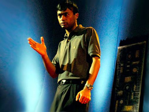 Click to play Euvin Naidoo au sujet de l'investissement en Afrique