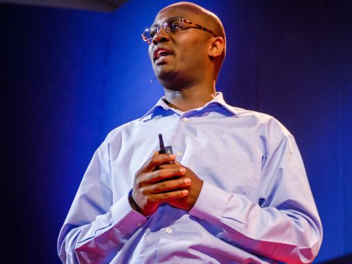 Click to play Andrew Mwenda porte un nouveau regard sur l'Afrique