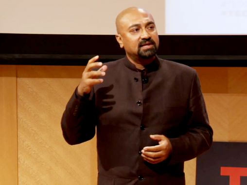 Click to play Bobby Ghosh: Küresel Cihad Neden Kaybediyor?