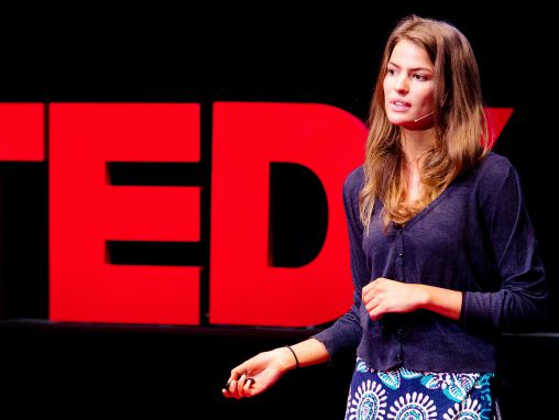 Click to play Cameron Russell: Udseende er ikke alt. Tro mig, jeg er model.