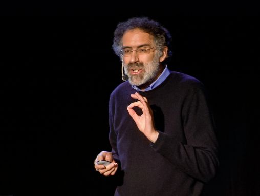 Click to play Mitch Resnick: Lad os lære børn at kode