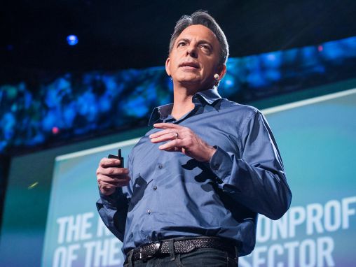 Click to play Den Palota (Dan Pallotta): Način na koji razmišljamo o humanitarnim organizacijama je potpuno pogrešan