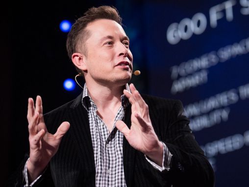 Click to play Elon Musk: Tesla, SpaceX, SolarCity... arkasındaki beyin