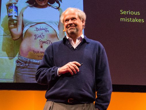Click to play Juan Enriquez: Az on-line életed nyomai ugyanúgy letörölhetetlenek, mint a tetoválások
