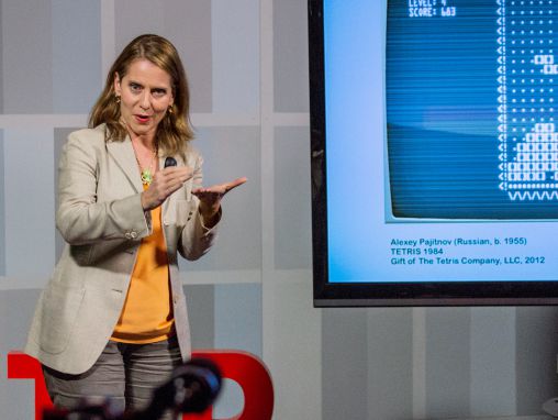 Click to play Paola Antonelli: Miért hoztam el Pac-Mant a MoMA-ba