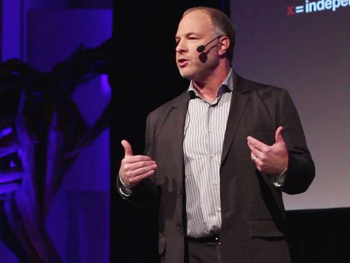 Click to play Jackson Katz: A nők elleni erőszak a férfiak ügye is