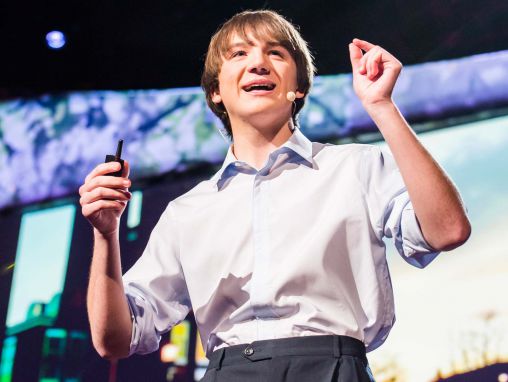 Click to play Jack Andraka: Pankreas kanseri için geleceği parlak bir test... hem de bir ergenden