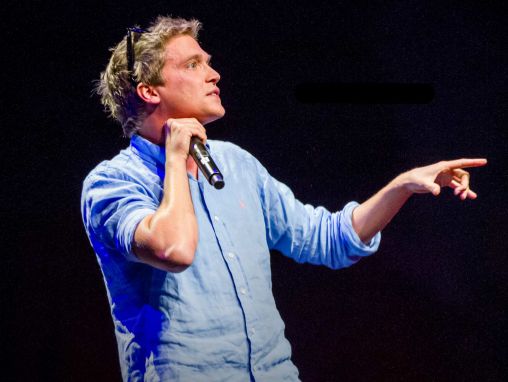 Click to play Tom Thum: Ağzımdaki orkestra