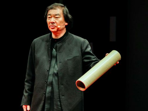 Click to play Shigeru Ban: Kağıttan yapılmış acil durum barınakları