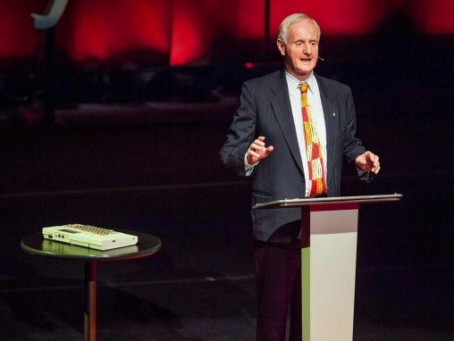 Click to play Ron McCallum: Teknoloji okumama nasıl imkan verdi