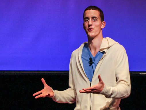 Click to play Kevin Breel: Bunalımdaki bir komedyenin itirafları