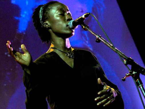 Rokia Traore: "M'Bifo"