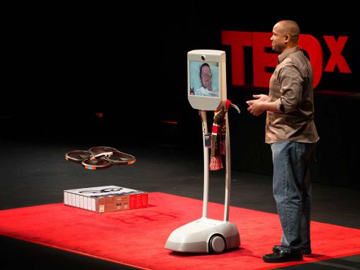 Click to play Henry Evans ve Chad Jenkins: İnsanlık için robotlar ile tanışın.