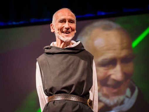 Click to play David Steindl-Rast: Mutlu mu olmak istiyorsunuz? Minnettar olun.