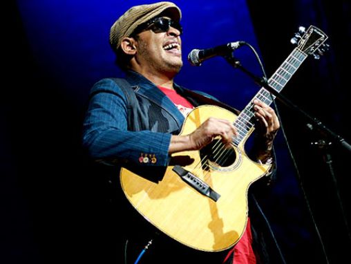 ラウル・ミドンが歌う「オール・ジ・アンサーズ」と「テンベレラーナ」