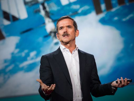 Click to play Kris Hedfild (Chris Hadfield): Bio sam slep u svemiru. Moja pouka.