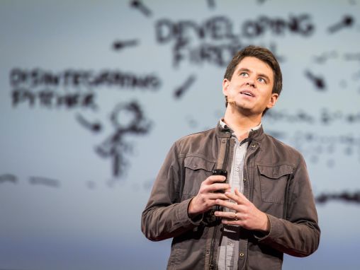 Click to play Rendal Manro (Randall Munroe): Stripovi koji pitaju "šta ako?"