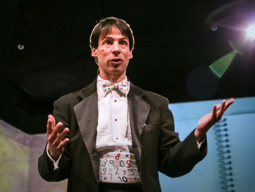 アーサー・ベンジャミンが行う「数学手品」