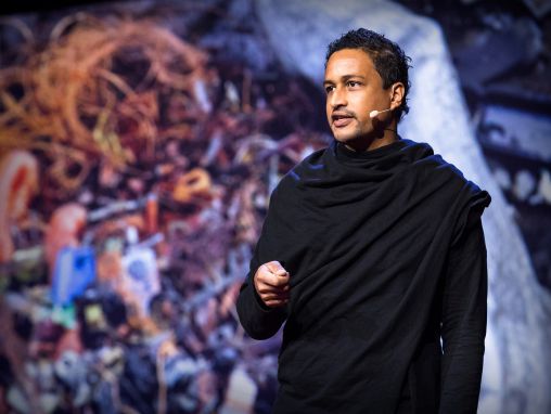 Click to play DK Osseo-Asare: Ce qu'une décharge au Ghana nous apprend sur l'innovation