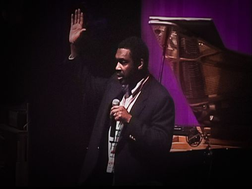 Click to play Bill Strickland change le monde avec un diaporama
