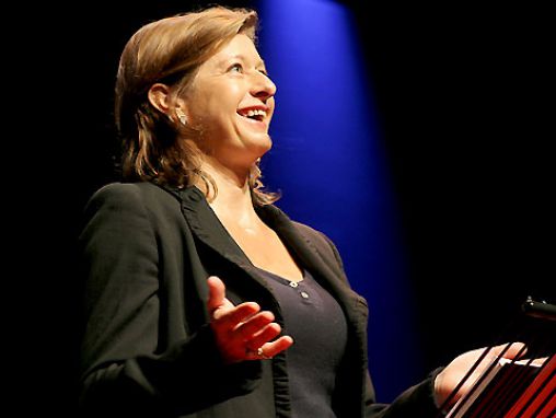Click to play Le regard d'Alison Jackson sur la célébrité