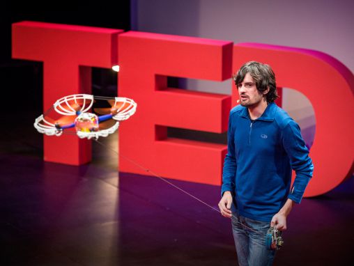 セルゲイ・ルパシン: 空飛ぶカメラ、ただしリード付き