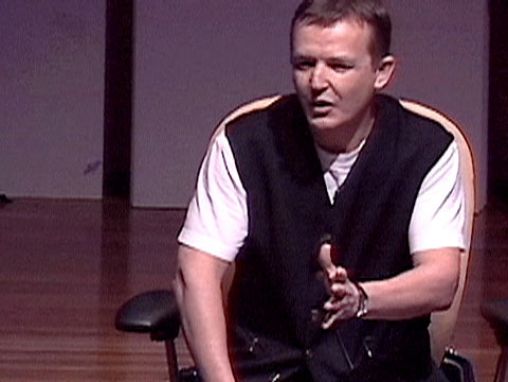 Click to play Chris Anderson partage sa vision pour TED