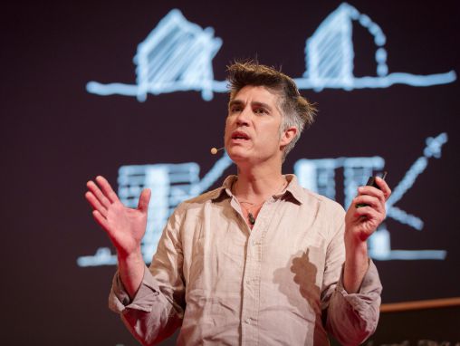 アレハンドロ・アラヴェナ: 私の建築哲学―コミュニティが参加するプロセスを